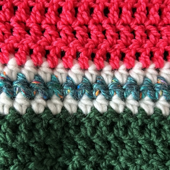 Handmade crochet lap blanket - Picture 4 of 5